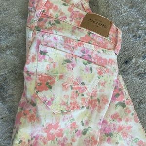Abercrombie kids floral jeans NWOT